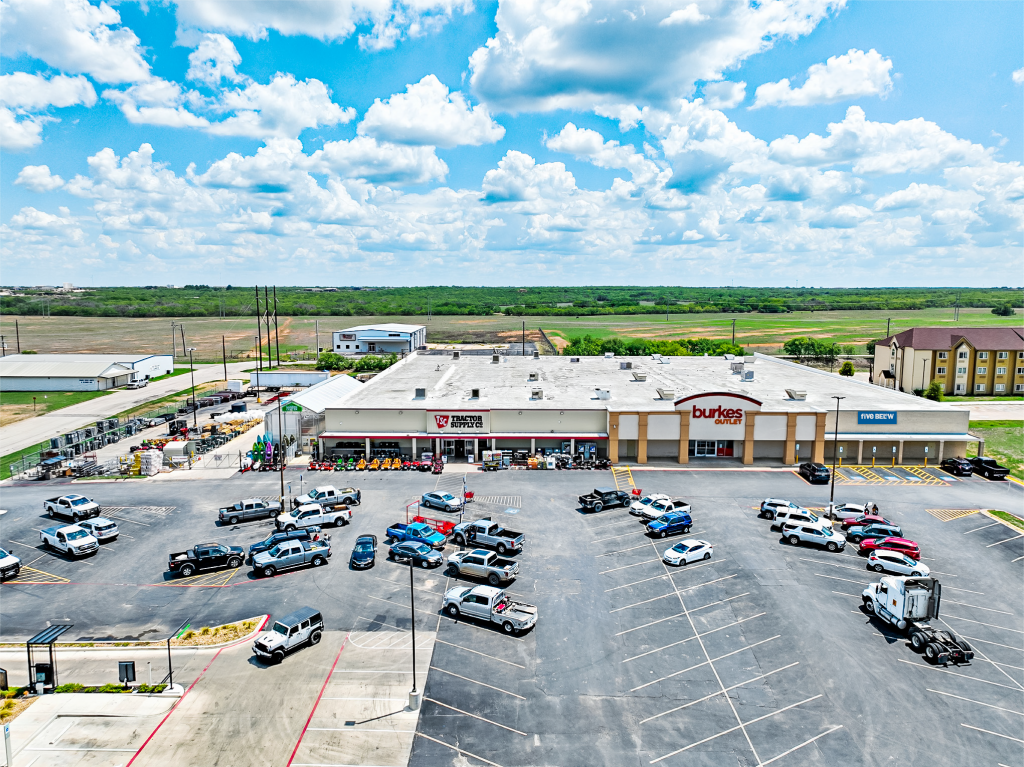 pleasanton-plaza-levy-retail-group